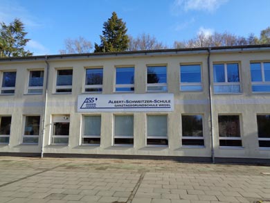 Hauptgebäude inklusive Verwaltungstrakt der Albert-Schweitzer-Schule Wedel