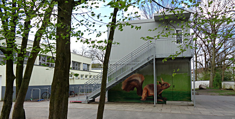 Die Albert-Schweitzer-Schule liegt direkt an der Elbe vor den Toren Hamburgs in Wedel.